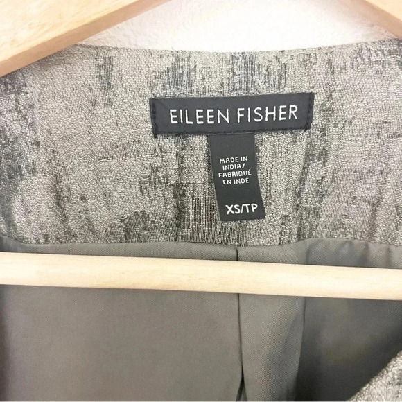 Eileen Fisher Gray Crinkle Textured Jacquard Jacket, Size Extra Small - Picture 6 of 8